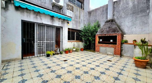 Venta casa 5 ambientes en Olivos con patio