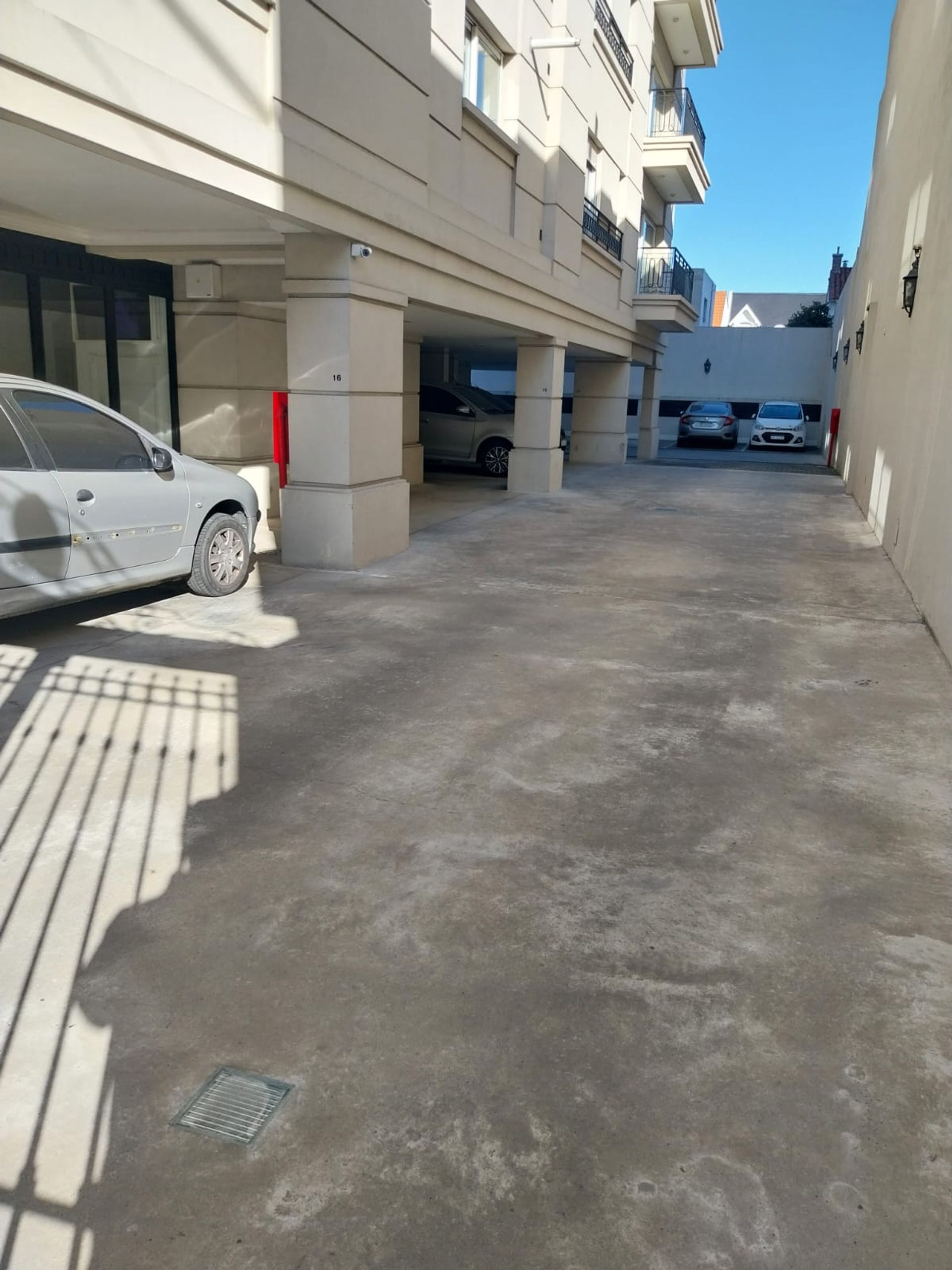 Venta de cochera cubierta en Olivos ( Av. Maipu )