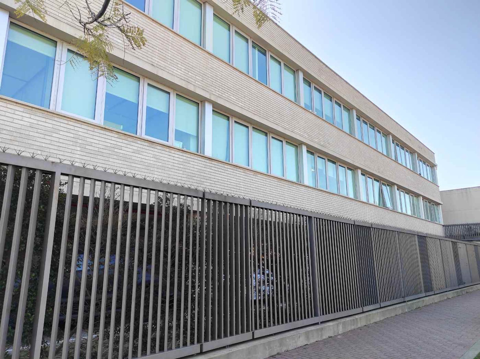 SALE OF OFFICE - EXCELLENT LOCATION with 2 parking spaces