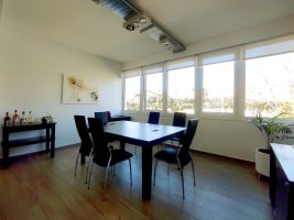 VENTA OFICINA - EXCELENTE UBICACION c/2 cocheras