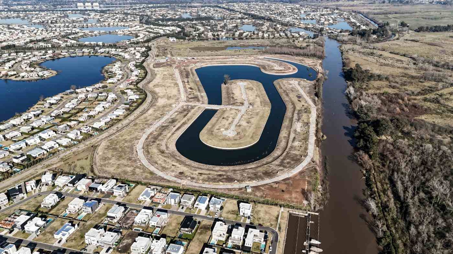 Lote en venta – Barrio La Bahía, Villanueva