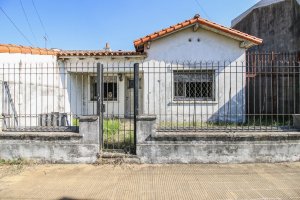 House for Sale to Remodel or Lot 10 x 24.5 – Olivos