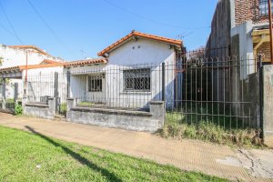 House for Sale to Remodel or Lot 10 x 24.5 – Olivos