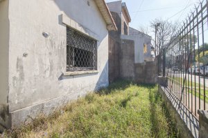 House for Sale to Remodel or Lot 10 x 24.5 – Olivos