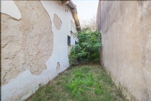 House for Sale to Remodel or Lot 10 x 24.5 – Olivos