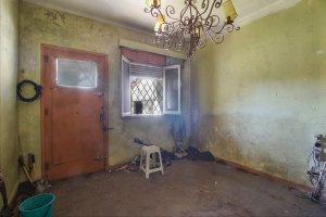 House for Sale to Remodel or Lot 10 x 24.5 – Olivos