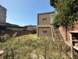Sale of 3-story factory plus 2 duplex apartments