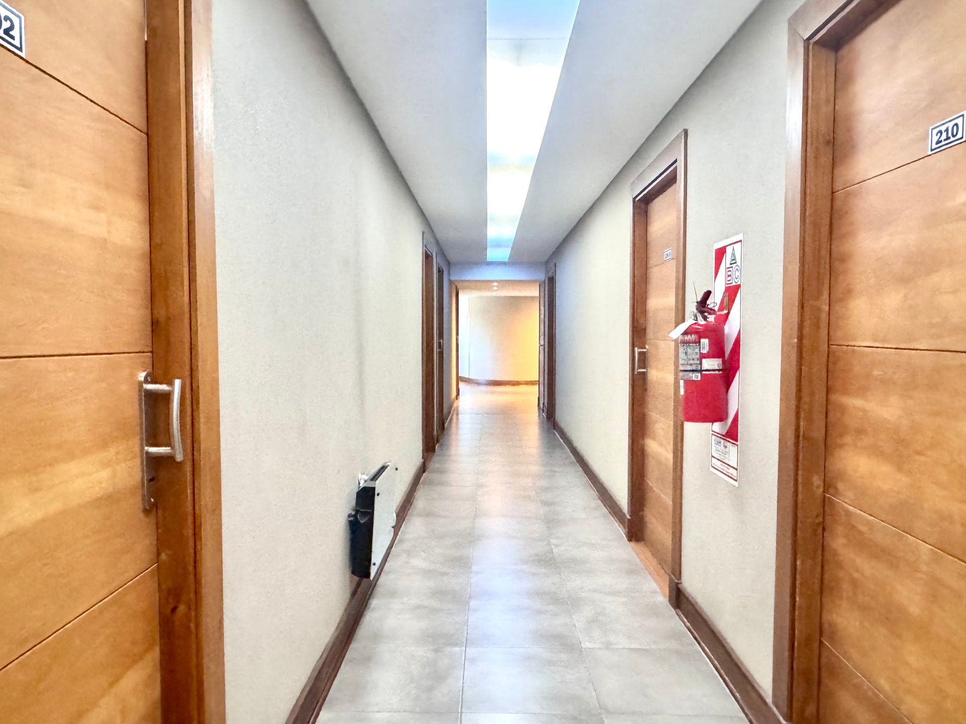 Oficina con excelente ubicación San isidro Cochera