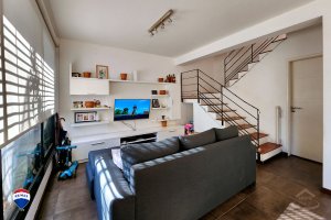 Sale of 4-room apartment with patio, terrace, and garage, Florida M