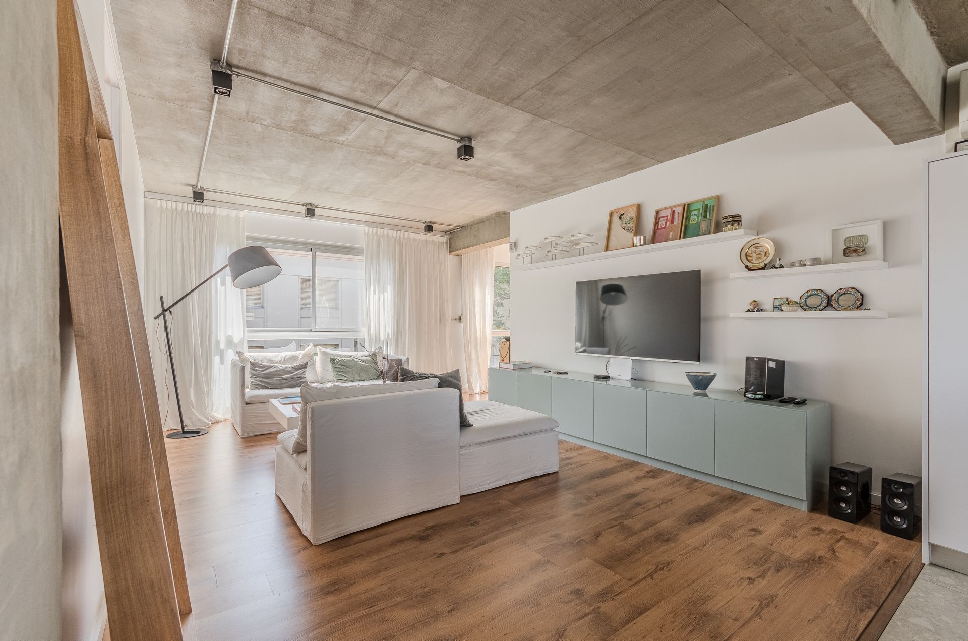 VENTA depto 2 ambientes en San Isidro con cochera