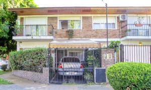 Duplex for Sale – 4 Rooms, Patio, Garage – Olivos