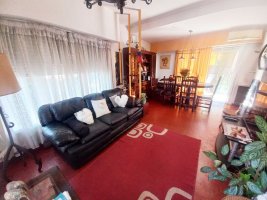 Duplex for Sale – 4 Rooms, Patio, Garage – Olivos