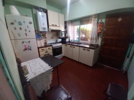 Duplex for Sale – 4 Rooms, Patio, Garage – Olivos