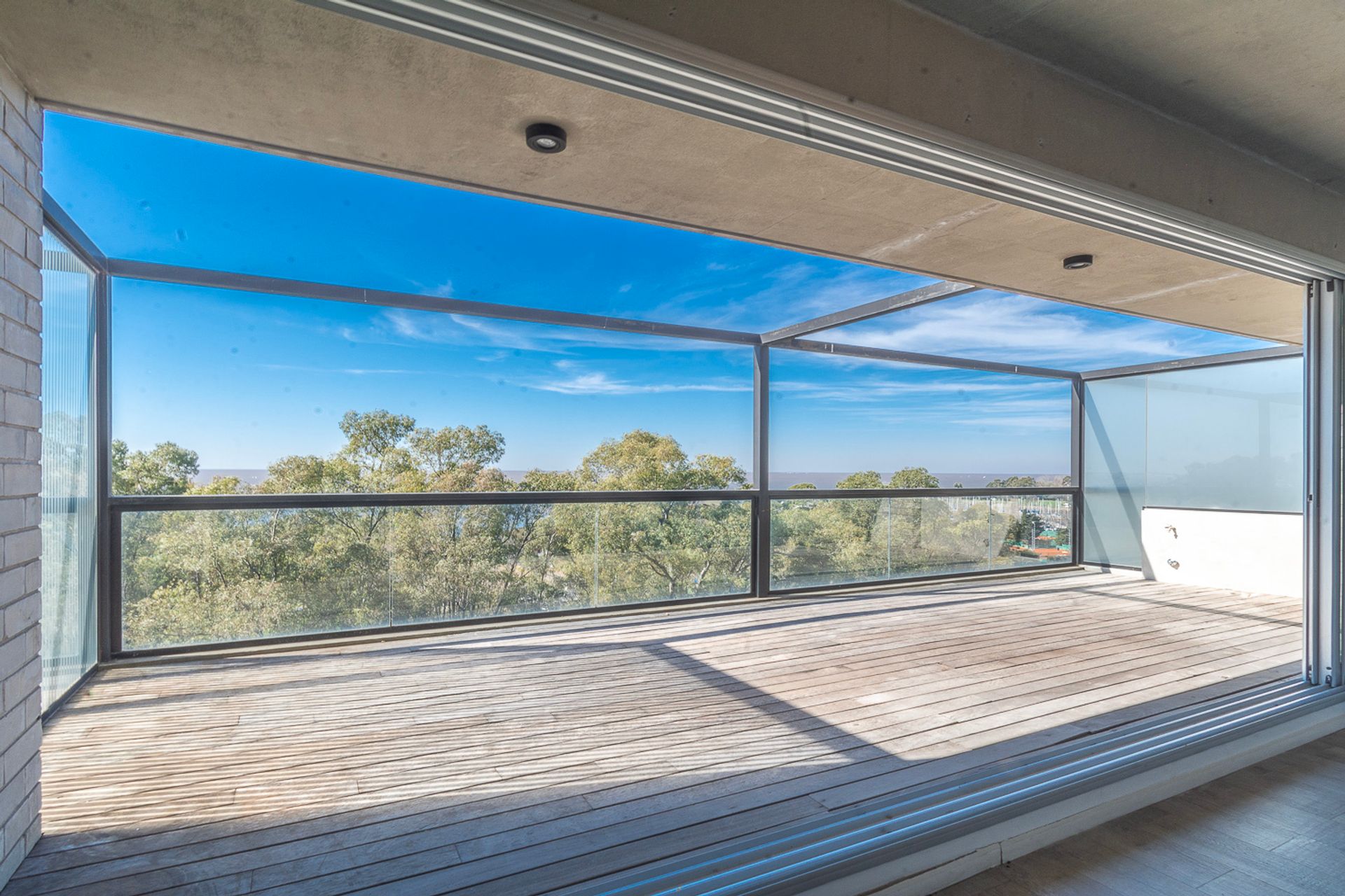 Venta Duplex 4 mb Puerto de olivos cocheras 209m2