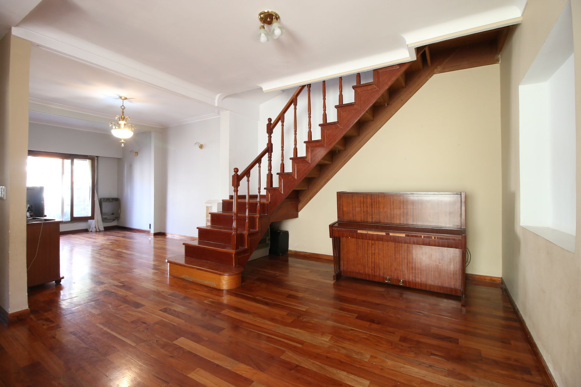 Venta casa 8 ambientes Jardín Quincho Olivos