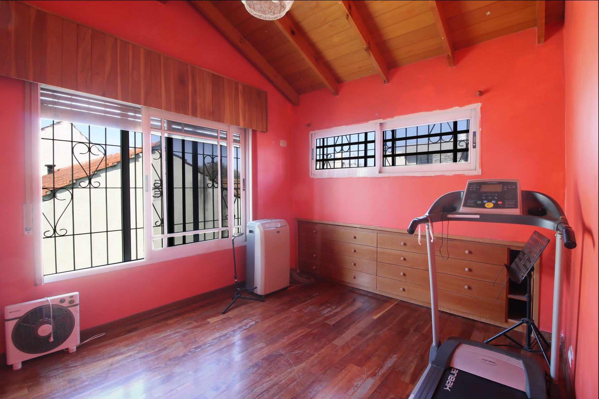 Venta casa 6 ambientes Jardín Quincho Olivos