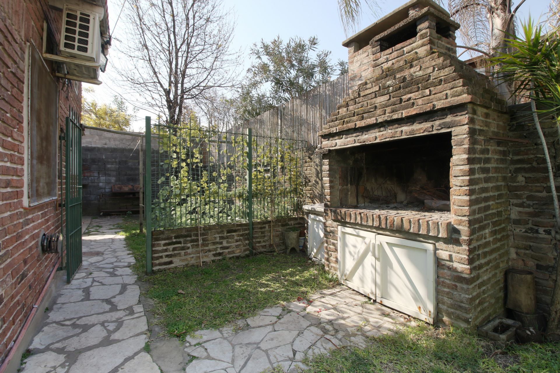 Venta casa 6 ambientes Jardín Quincho Olivos
