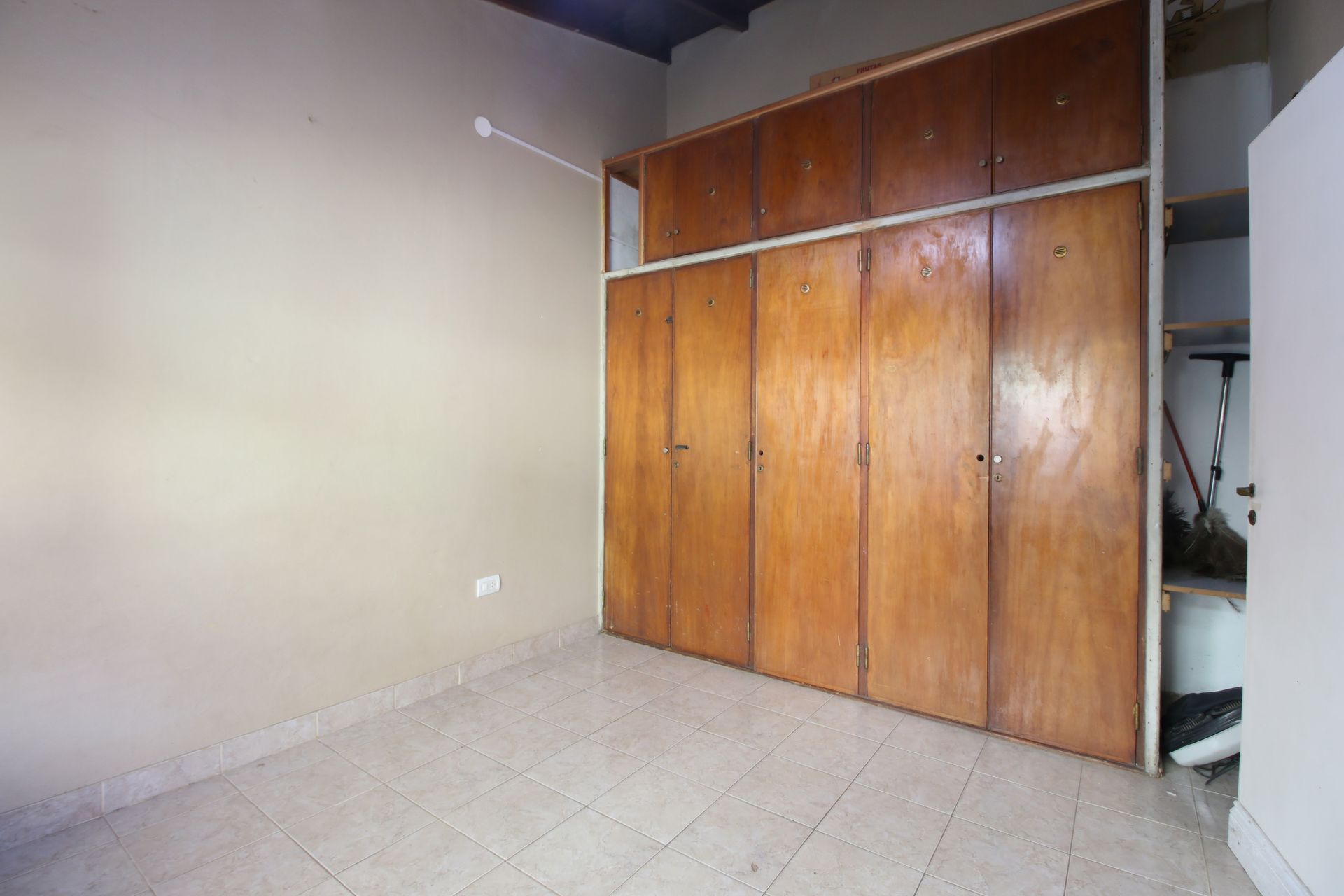 Venta casa 6 ambientes Jardín Quincho Olivos