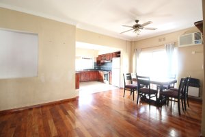 Venta casa 8 ambientes Jardín Quincho Olivos