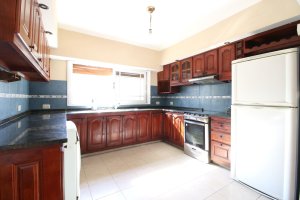 Venta casa 8 ambientes Jardín Quincho Olivos