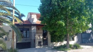 Venta Casa 5AMB Bajo S. Isidro c/ patio y pileta