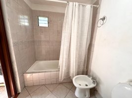 Venta PH 2 ambientes con local en Villa Adelina