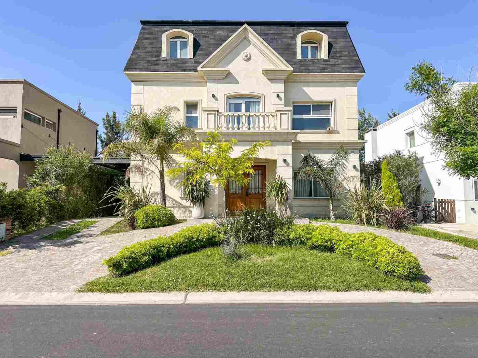 Venta Casa Estilo Frances Amoblada, Nordelta