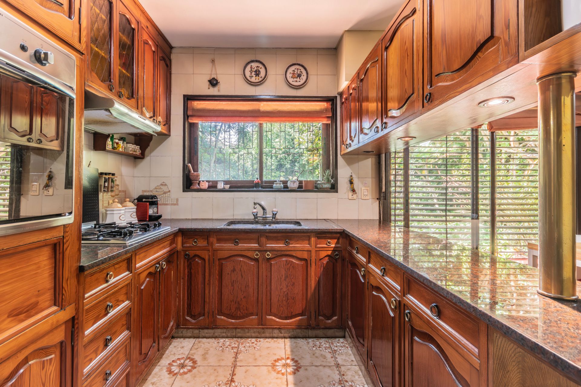 Casa 5 Amb En Venta Con Jardin, Garaje En Florida