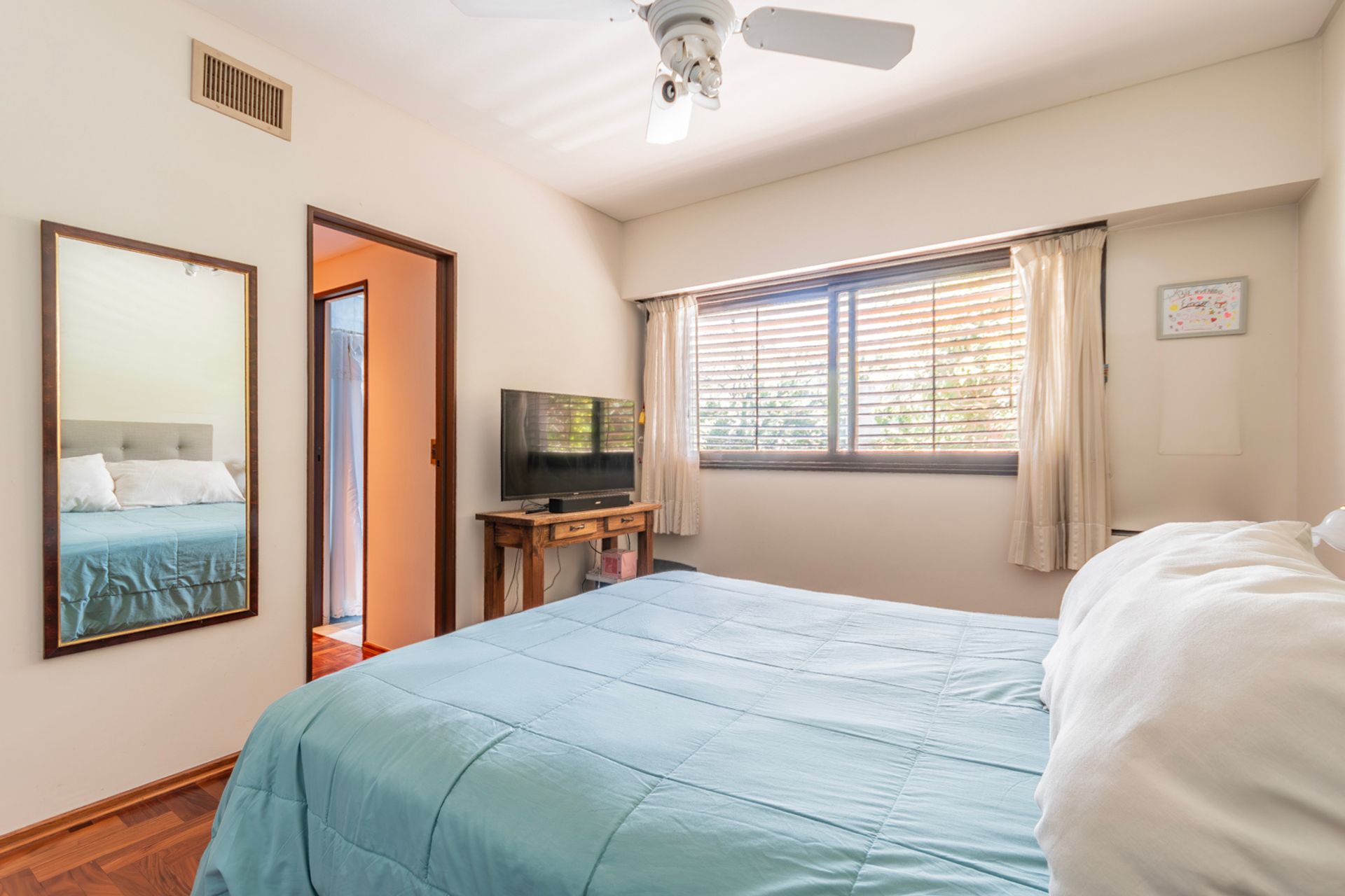Casa 5 Amb En Venta Con Jardin, Garaje En Florida