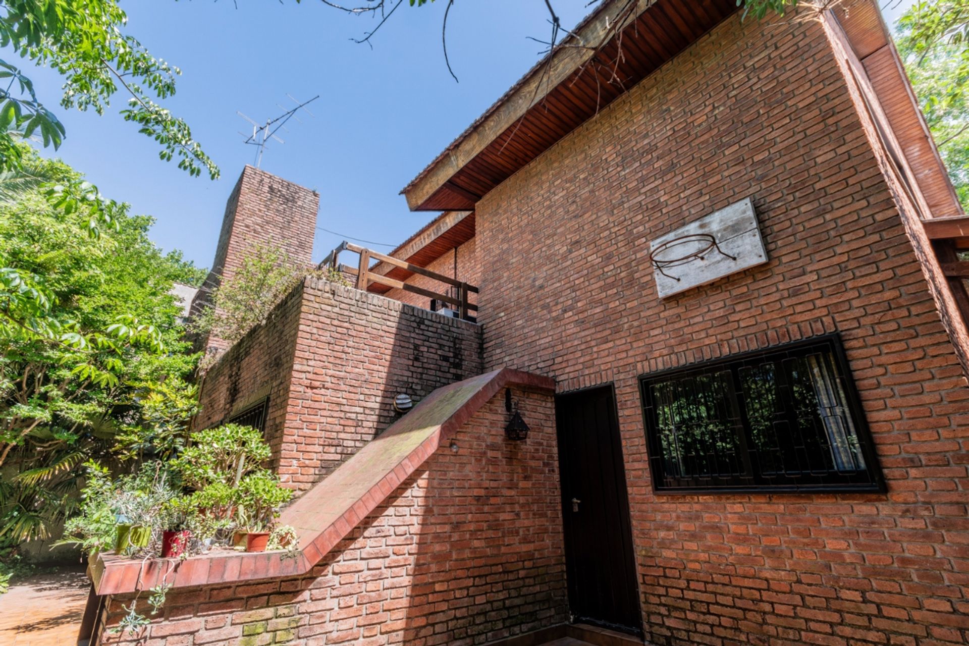Casa 5 Amb En Venta Con Jardin, Garaje En Florida