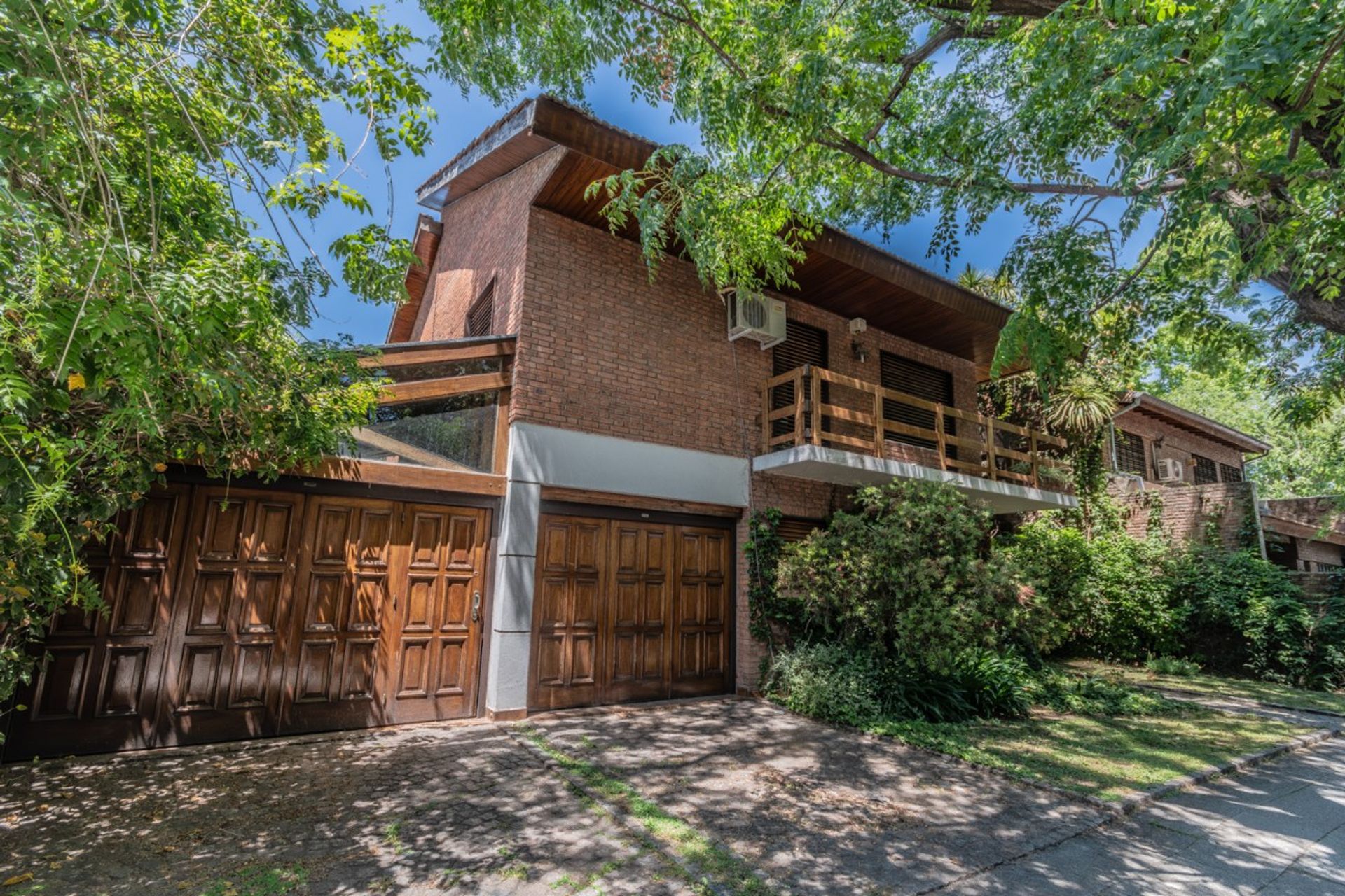 Casa 5 Amb En Venta Con Jardin, Garaje En Florida