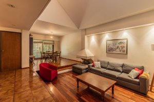 Casa 5 Amb En Venta Con Jardin, Garaje En Florida