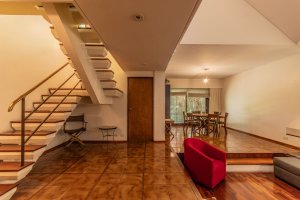Casa 5 Amb En Venta Con Jardin, Garaje En Florida