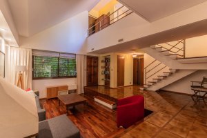 Casa 5 Amb En Venta Con Jardin, Garaje En Florida