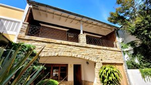 Casa Venta La Lucila 4 Ambientes Jardin Y Pileta