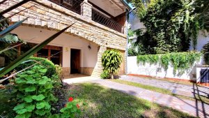 Casa Venta La Lucila 4 Ambientes Jardin Y Pileta