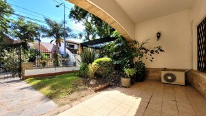 Casa Venta La Lucila 4 Ambientes Jardin Y Pileta