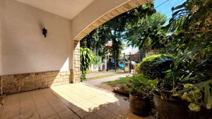 Casa Venta La Lucila 4 Ambientes Jardin Y Pileta