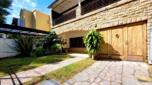 Casa Venta La Lucila 4 Ambientes Jardin Y Pileta