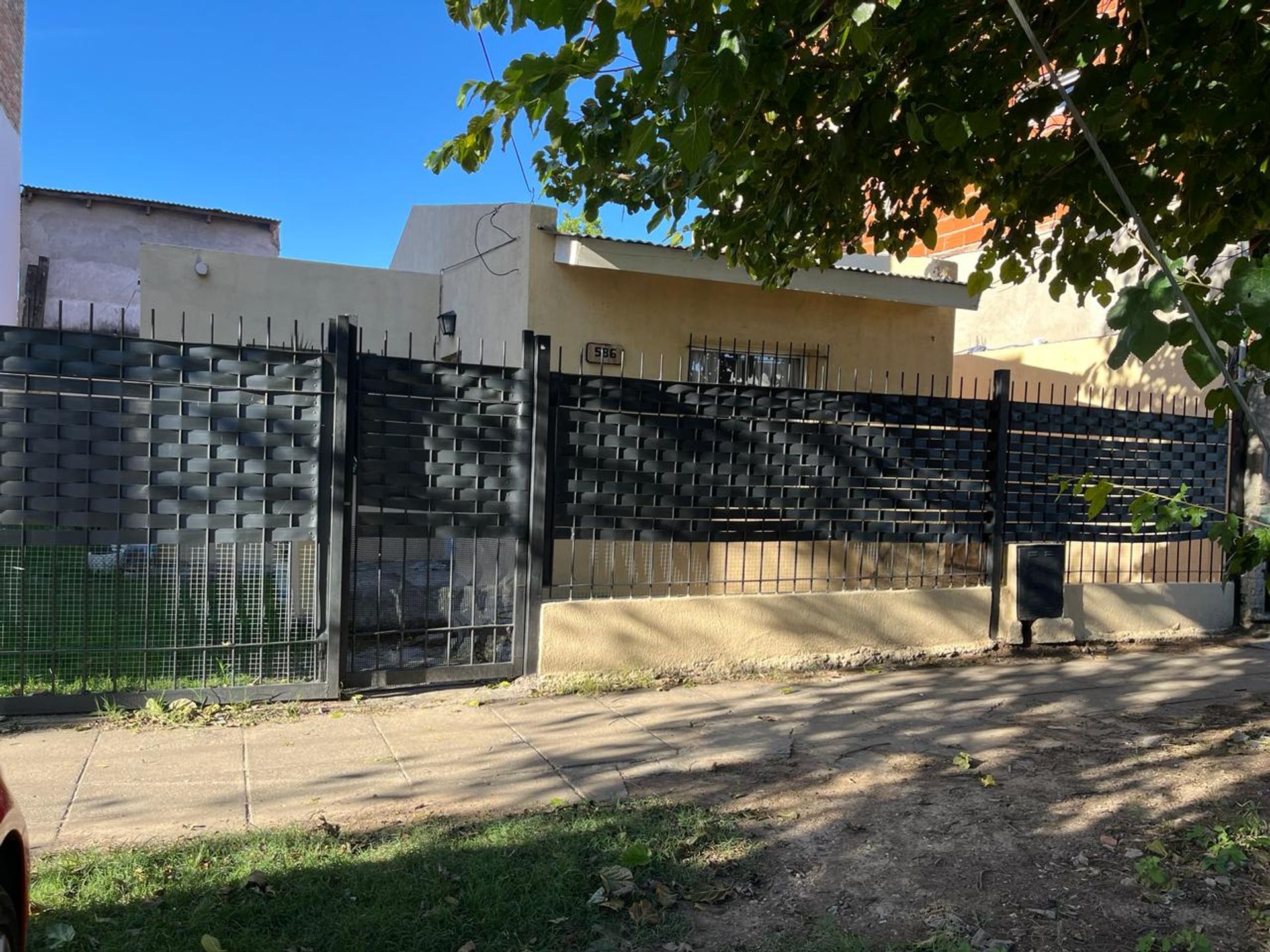Casa Boulogne 3 ambientes, patio. Lote Propio.