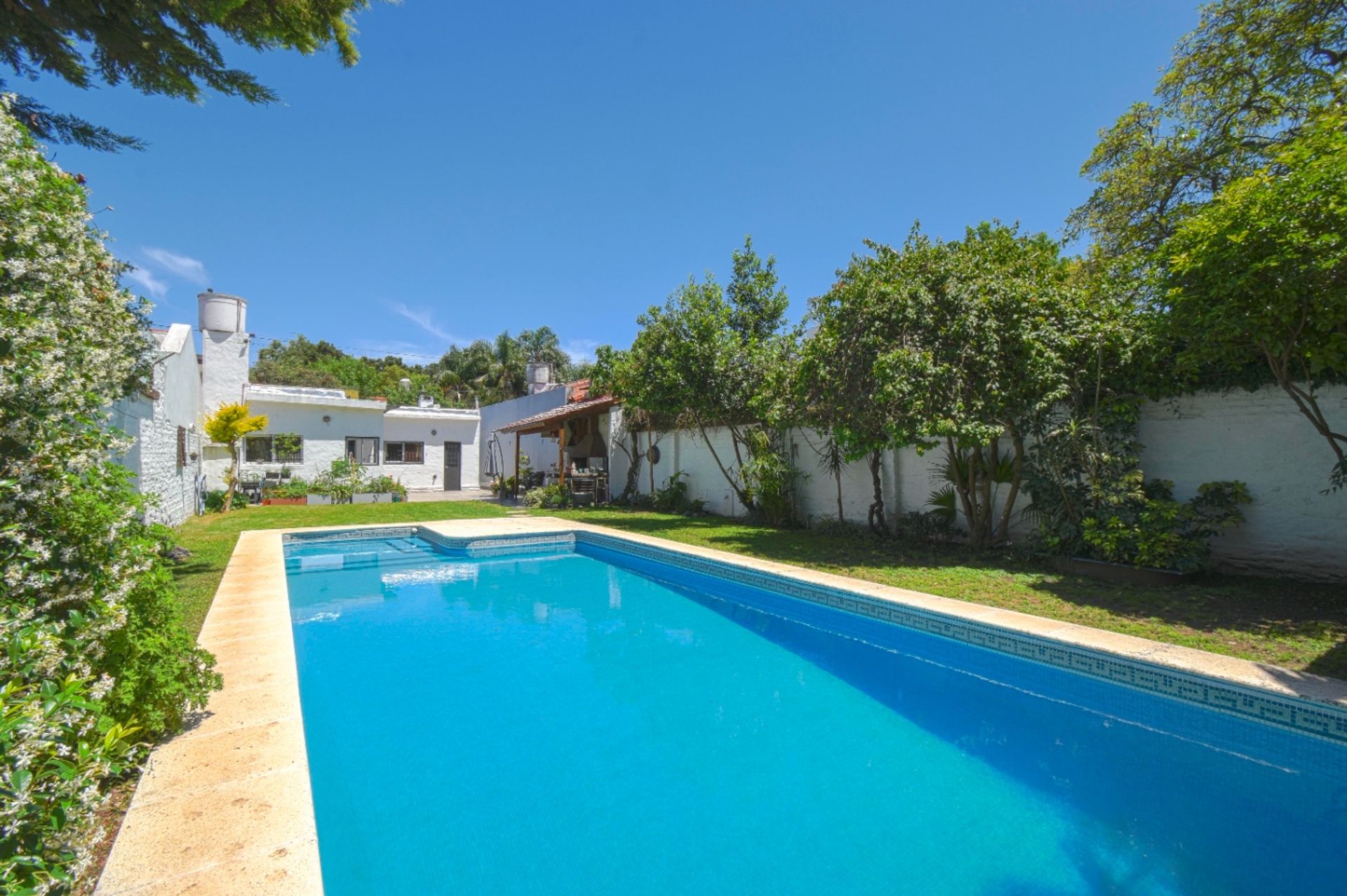 4-room house with pool and garden for sale – MARTINEZ