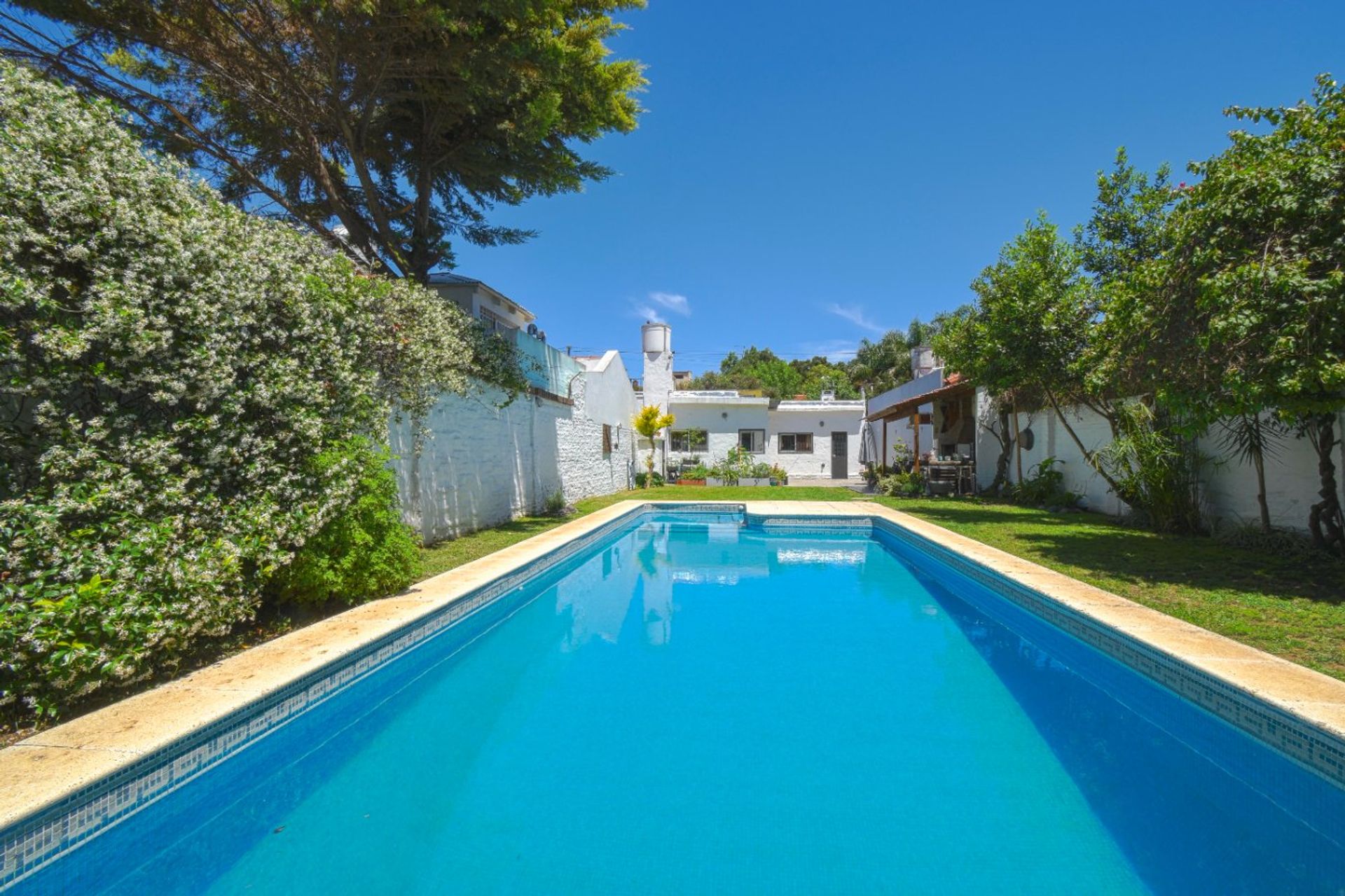 Venta CASA 4 amb con Pileta y Jardín MARTINEZ