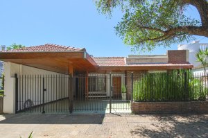 Venta CASA 4 amb con Pileta y Jardín MARTINEZ