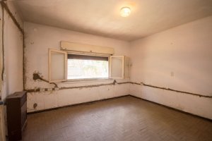 Sale: 2-room Apartment with Patio in Tigre – For Renovation
