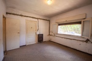 Sale: 2-room Apartment with Patio in Tigre – For Renovation