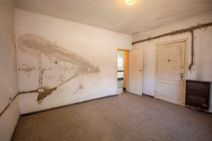 Sale: 2-room Apartment with Patio in Tigre – For Renovation