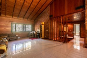 House for Sale – 7 Rooms with Park and Pool in Beccar