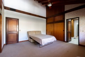 House for Sale – 7 Rooms with Park and Pool in Beccar