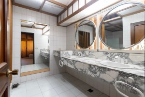 House for Sale – 7 Rooms with Park and Pool in Beccar