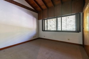 House for Sale – 7 Rooms with Park and Pool in Beccar